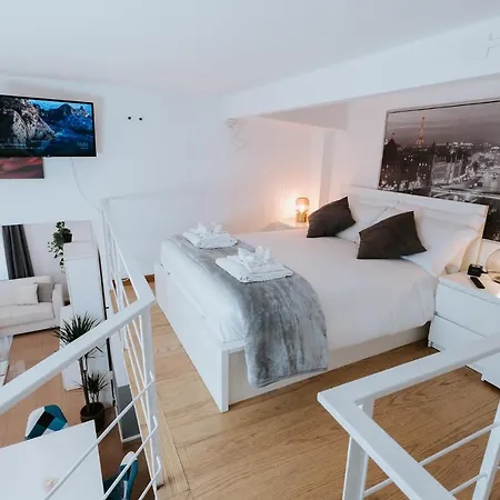 Bruno Domus Trastevere * Roma