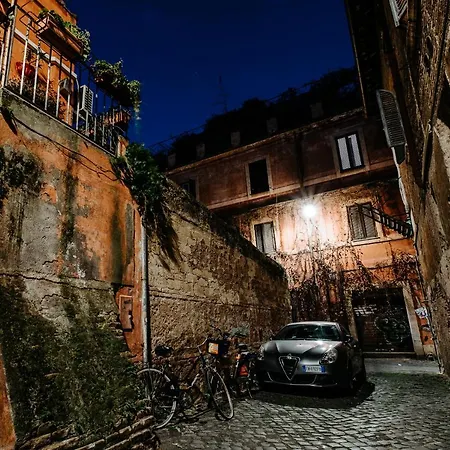 Bruno Domus Trastevere